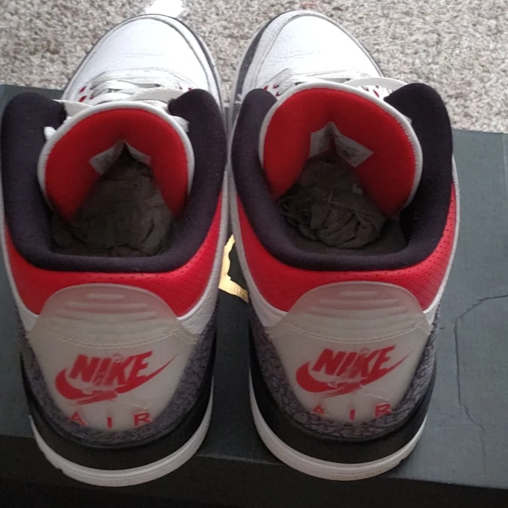 Jordan 3's - Picture 3 of 4